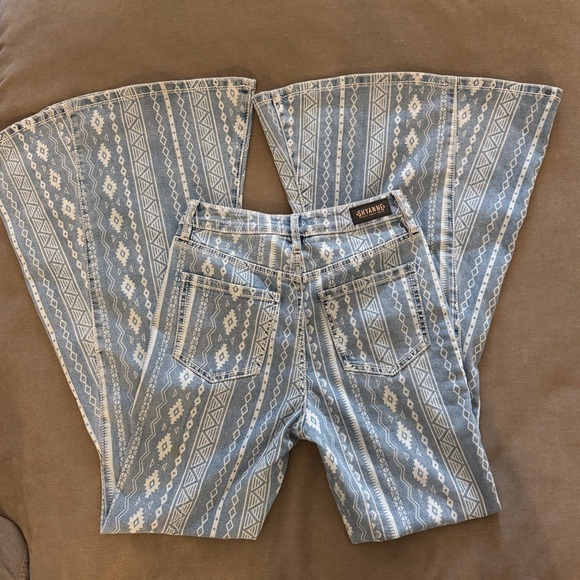 Shyanne Super flare Aztec jeans - Picture 2 of 3